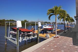 Villa Laguna - Stunning Views! Elec & solar heated pool, spa on Gulf-access canal - SWFL Rentals - 8