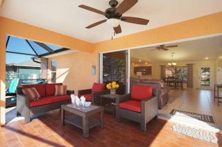 Villa Luisa - Cozy electric-heated pool home w/Western exposure in quiet neighborhood - SWFL Rentals - 8
