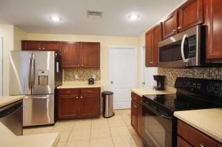 Villa Luisa - Cozy electric-heated pool home w/Western exposure in quiet neighborhood - SWFL Rentals - 5