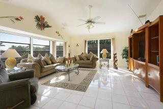 Spacious electric-heated pool home on Gulf-access canal with bikes - Villa Joan - Matlacha - 6