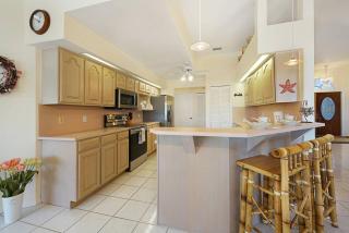 Spacious electric-heated pool home on Gulf-access canal with bikes - Villa Joan - Matlacha - 4