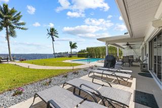 Villa Lorraine - Riverfront elec-heated pool home w/stunning views & dolphins! - SWFL Rentals - 9