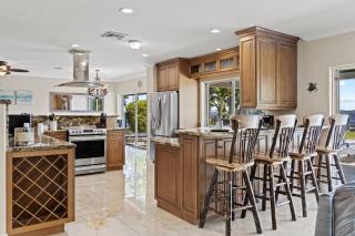 Riverfront electric-heated pool home with stunning views & dolphins! - Villa Lorraine - Cape Coral - 4