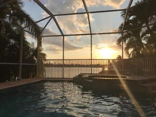 Lakefront electric-heated pool home with spa and Western exposure - Villa Madison - Cape Coral - 0