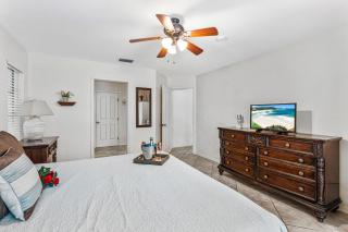 Villa Mimsey - Modern family-friendly electric & solar-heated pool home in coveted SE Cape Coral - SWFL Rentals - 5