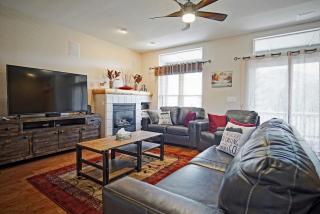 Hot Tub, Blue River in Backyard, Close to 5 Ski Resorts, On Free Bus Route, New Listing - 8