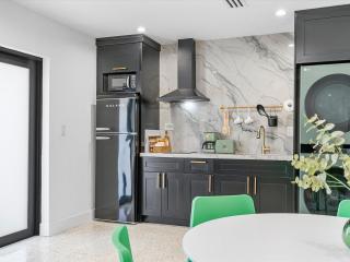 Heart Of Miami W Pool & Close To Beach - 8