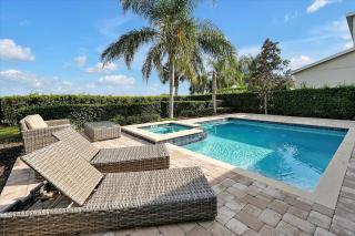 261 LASSO DRIVE 6BED - 7