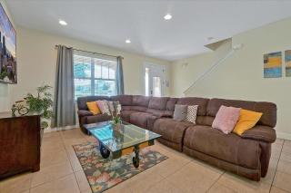 261 LASSO DRIVE 6BED - 2
