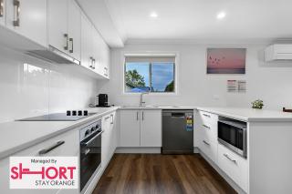 Wolaroi Villa 2, with Netflix and Disney Plus - Orange - 5