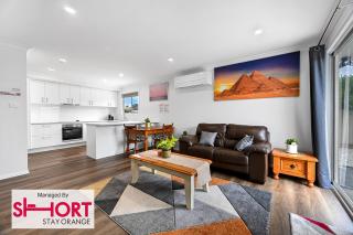 Wolaroi Villa 2, with Netflix and Disney Plus - Orange - 9