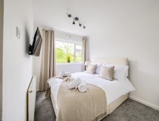 4 Bed Contractor House HS2 M42 Business Park - Olton - 2
