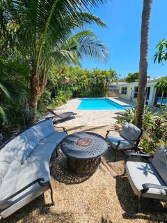 Thumb Point Oasis w Heated Pool walk to beach - 5