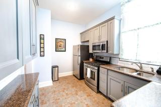 5BR Historic Claiborne Home w/ Pool & Courtyard — 6 Blocks to French Quarter - 6