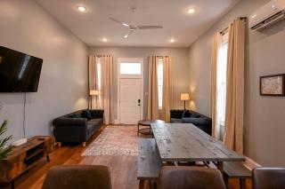 Governors Apartment Across from French Quarter - New Orleans - 9