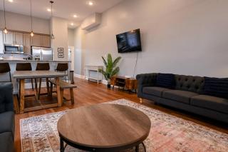 Governors Apartment Across from French Quarter - New Orleans - 5