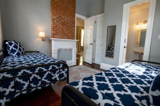 St Philip Gem 5 Bed-5 Bath Steps to FQ - Monthly - New Orleans - 1