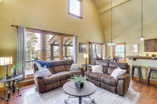 5 Mi to Terry Peak Spacious Lead Cabin with Hot Tub - Lead - 5