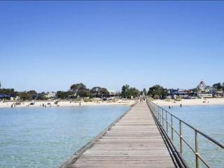 Coastal Oasis Charming Retreat Steps from Rye Beach - Rye - 0