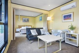 Coastal Oasis Charming Retreat Steps from Rye Beach - Rye - 8
