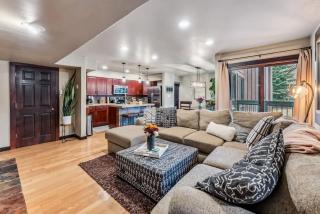 3 Bedroom With Amenities in West Keystone, Short And Easy Free Bus to Mountain Base - 6