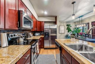 3 Bedroom With Amenities in West Keystone, Short And Easy Free Bus to Mountain Base - 1
