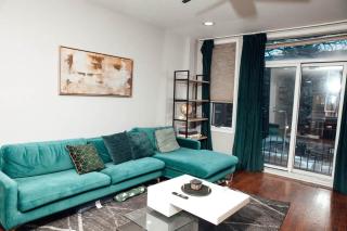Modern & Spacious Stay in Historic Bronzeville - 9