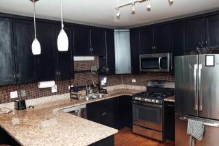 Modern & Spacious Stay in Historic Bronzeville - 6