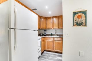 4 Mi to Surprise Stadium Condo with Pool! - Surprise - 9