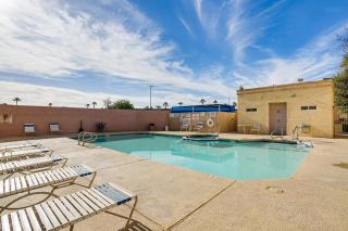 4 Mi to Surprise Stadium Condo with Pool! - Surprise - 8