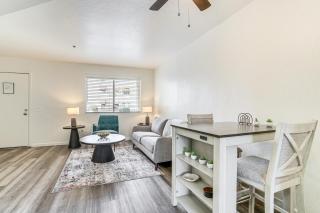 4 Mi to Surprise Stadium Condo with Pool! - Surprise - 1