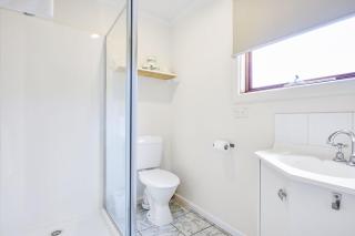 Coastal Oasis Charming Retreat Steps from Rye Beach - Dundas One - Rye - 2