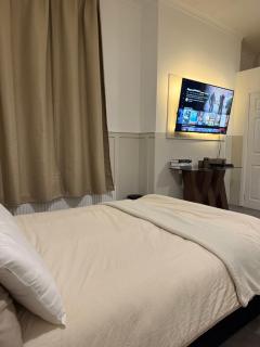 City Centre Uni area PS4 Netflix - Neepsend - 4