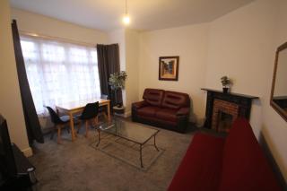 South Ealing Place - Brentford - 6