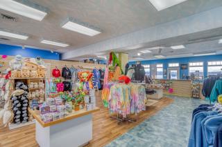 Surfer Dude - Anchor Pier Lodge - Newport - 5