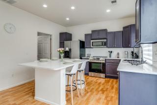 6 Mi to DIA Denver Home with Fenced Yard and Fire Pit - Aurora - 4