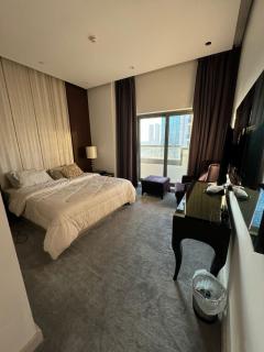 Bright and Airy 2BR Bay Retreat - 0