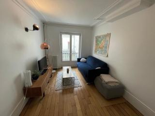 Charming and bright flat in a very convenient area - Paris - 0