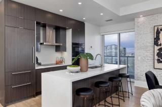 Skyline Royale Penthouse - Downtown Toronto - CN Tower View, Balcony, Pool, Hot Tub - 9