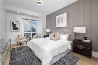 Skyline Royale Penthouse - Downtown Toronto - CN Tower View, Balcony, Pool, Hot Tub - 8