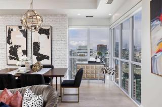 Skyline Royale Penthouse - Downtown Toronto - CN Tower View, Balcony, Pool, Hot Tub - 6