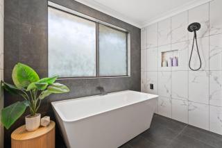 Newcastle Escape 4-Bedroom House - Hamilton - 8