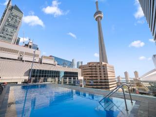 Skyline Royale Penthouse - Downtown Toronto - CN Tower View, Balcony, Pool, Hot Tub - 5