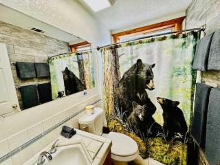 Cozy Bear South-Inside Yosemite-Sleeps 5 - 6
