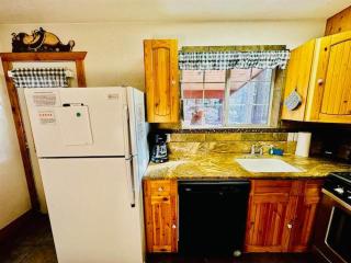Cozy Bear South-Inside Yosemite-Sleeps 5 - Yosemite West - 3