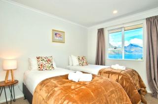 Panoramic Views! Luxurious Townhouse in the Absolute Centre of Queenstown - Queenstown - 1