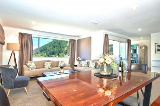 Panoramic Views! Luxurious Townhouse in the Absolute Centre of Queenstown - Queenstown - 5