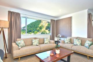 Panoramic Views! Luxurious Townhouse in the Absolute Centre of Queenstown - Queenstown - 4