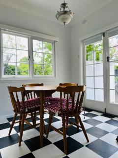 Sweet Gum Cottage in Bomaderry - Unique Charm & Expansive Backyard! - Bomaderry - 5