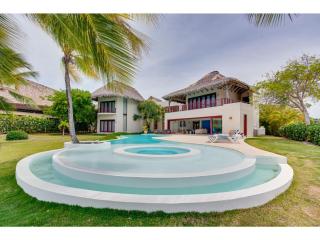 Villa Cayuco con vista al lago, Cap Cana - 0